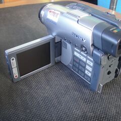 2004年製　SONY　ソニー　ビデオカメラ　ハンディカム　DCR-DVD201　カメラバッグ　取説　リモコンバッテリー付の画像