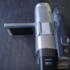 2004年製　SONY　ソニー　ビデオカメラ　ハンディカム　DCR-DVD201　充電器　リモコン　AVケーブル付の画像