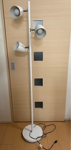 ニトリ　フロアランプ