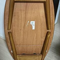 折りたたみ木製テーブルの画像