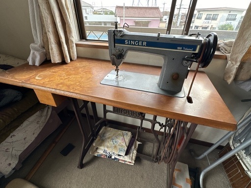 足踏み式ミシン(singer)