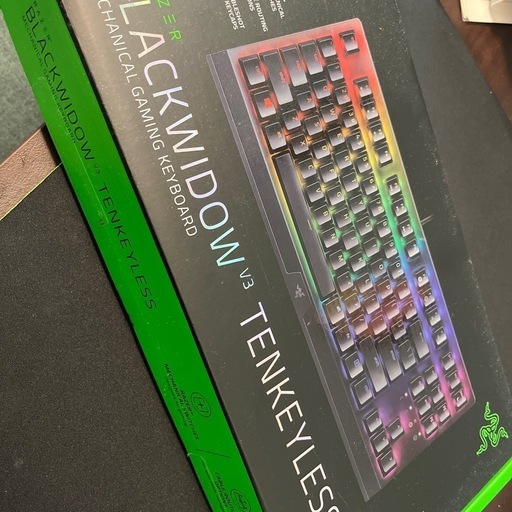Razer Blacwidow v3ゲーミングキーボード