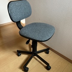 【決定しました】キャスター付き回転椅子