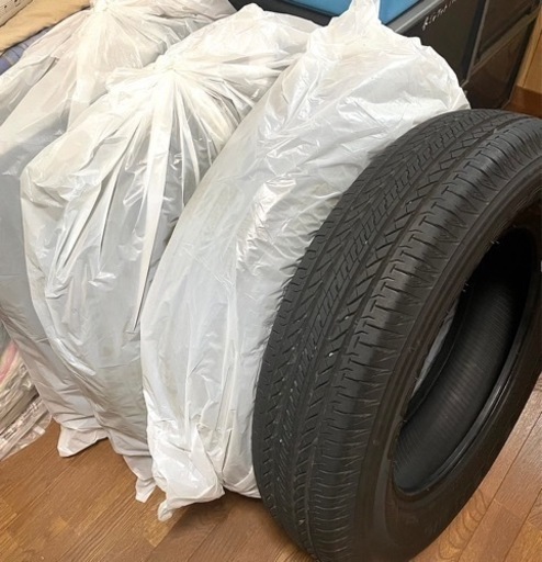 車のパーツ タイヤ、ホイール