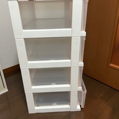 4段　衣装ケースの画像