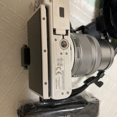◇OLYMPUS◇ミラーレス一眼 ホワイト デジタルカメラ おまけ付 PEN