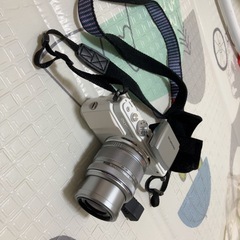 ◇OLYMPUS◇ミラーレス一眼 ホワイト デジタルカメラ おまけ付 PEN