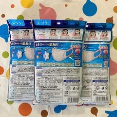 【☆激安☆】玉川衛材 フィッティ シルキータッチ耳ゴムふわり 7枚入（ホワイト／ふつう）3袋の画像