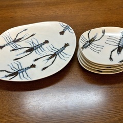 お皿のセット①
の画像