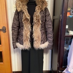 レナウンensuiteダウン　ラクーンファー付き