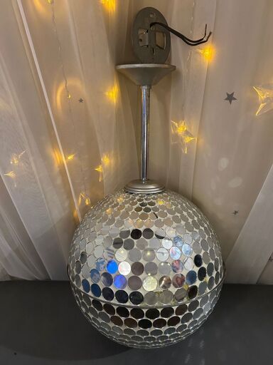 ミラーボール　直径30cm　ミラー部分補修あり　一か所欠けあり　中古品　現物写真　電気100Vでゆっくり回ります。