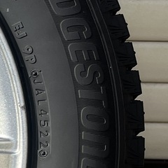 ブリヂストンスタッドレスタイヤ175/65R14　の画像