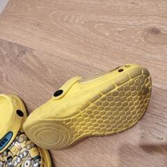 子供のサンダルの画像