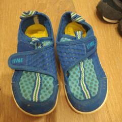 子供のサンダル