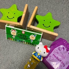 ブックスタンド✳️サクラクレヨン🖍️（Hello kitty付き）