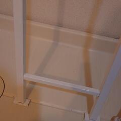 ヤマソロカゴ付き ランドリーラック 洗濯機 突っ張り式  幅60　ホワイトの画像