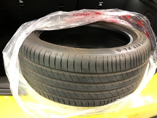 【走行801kmのみ】夏タイヤ4本セット215/45R17