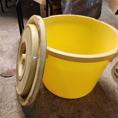 蓋つき容器