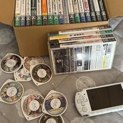 PSP2000
 本体とソフトいっぱい！
