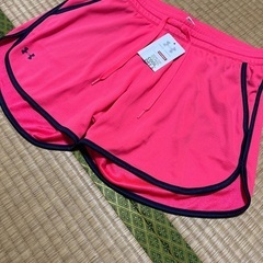 ★アンダーアーマー　タグ付き　ヒートギア　ショートパンツ　ビビッ...