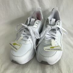 新品未使用品！！　PUMA　スニーカー　389293-02　23...