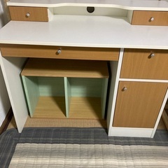おしゃれな学習机の画像