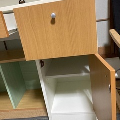 おしゃれな学習机の画像