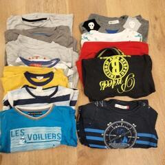男の子供服のセットの画像