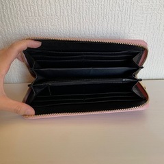 ピンク色財布の画像