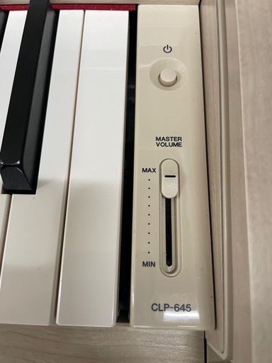 珍しい木白色 2019年製　ヤマハ電子ピアノ クラビノーバ　CLP-645WA木製鍵盤中古美品です　専門椅子付き