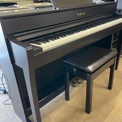 ヤマハ電子ピアノ中古美品YAMAHA  CLP-735R 2020年製　高低調整可能椅子付き の画像
