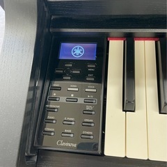YAMAHA中古美品ヤマハ電子ピアノCLP-535B  2015年製　専用椅子付き の画像