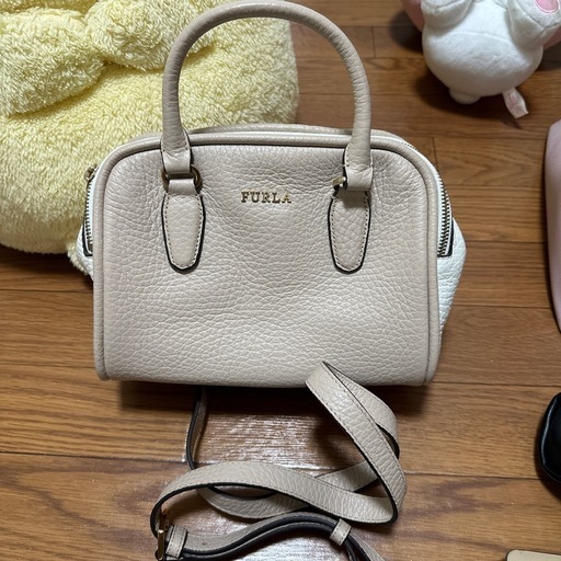 FURLAのバッグ