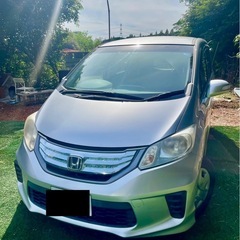 ホンダ フリード シルバー 5ドア ミニバン