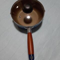 新品未使用　片手鍋　18㎝　ガラス蓋付きの画像