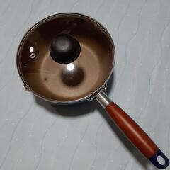 新品未使用　片手鍋　18㎝　ガラス蓋付き
