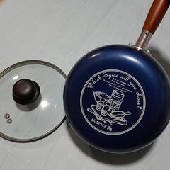 新品未使用　片手鍋　18㎝　ガラス蓋付きの画像