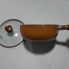 新品未使用　片手鍋　18㎝　ガラス蓋付き　抗菌加工　の画像