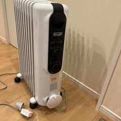 ⭐️値下げ済⭐️ 美品　デロンギ アミカルド オイルヒーター RHJ35M1015-BKの画像