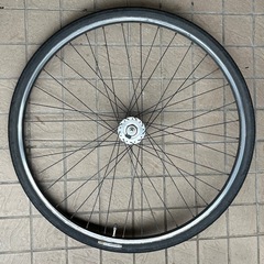 自転車　フロントホイール　ダイナモ付　歪みあり