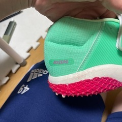 adidasフィールド競技用スパイクの画像