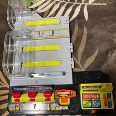 トミカプラレールの電池のフタ頂けませんか😭