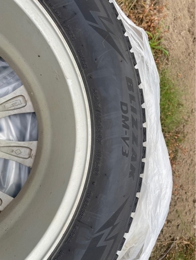 スタッドレスタイヤ 225/65R17  冬用タイヤ　ブリザック dmv 3