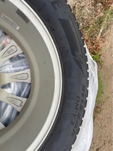 スタッドレスタイヤ 225/65R17  冬用タイヤ　ブリザック dmv 3