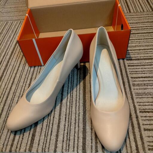 新品　ベージュ　パンプス