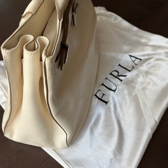 美品　FURLA アイボリー レザー ハンドバッグの画像