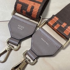 FENDI フェンディ サンシャインミディアムトートバッグの画像