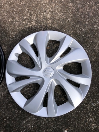スズキ　スイフトのホイールキャップ+スチールホイール