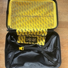 機内持ち込みスーツケース の画像