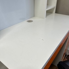 勉強机と椅子